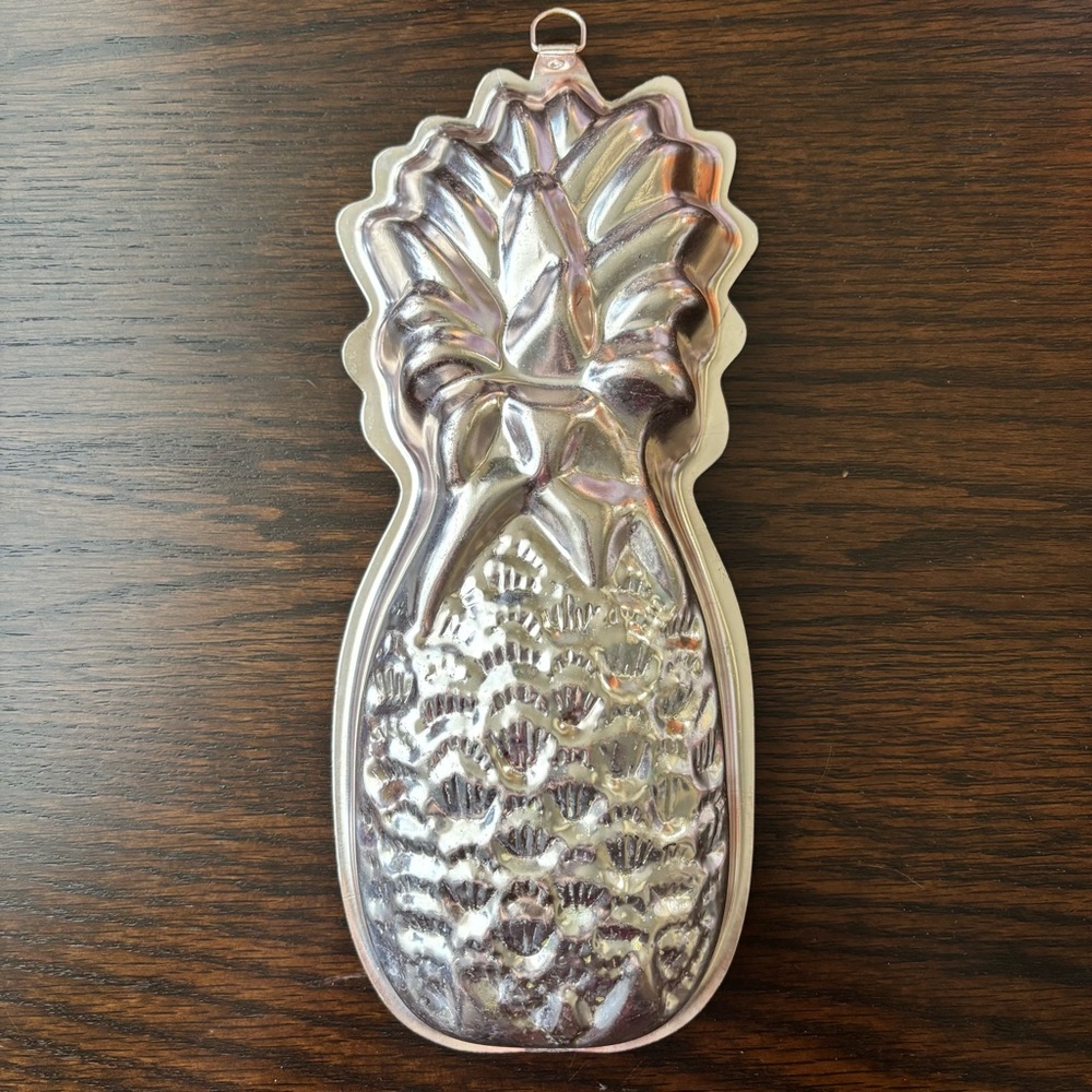 Rare Vintage Pineapple Mold